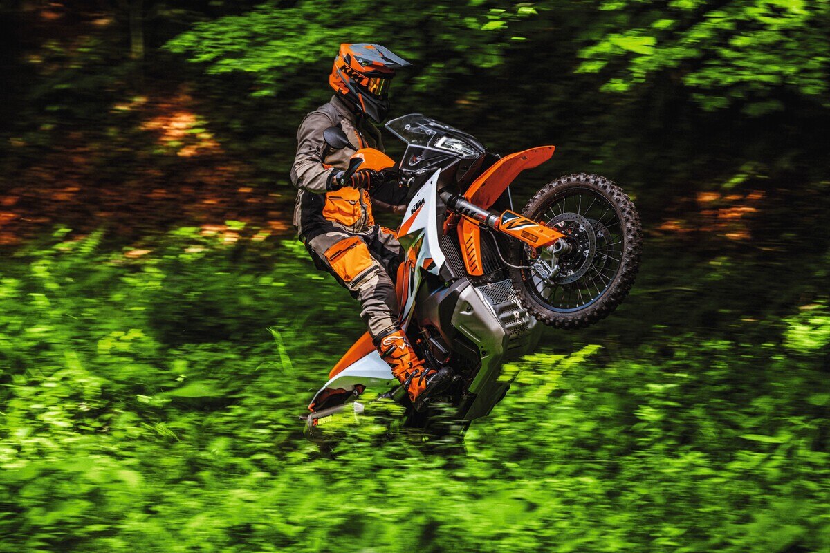 KTM presenta la nuova 890 Adventure R 2023